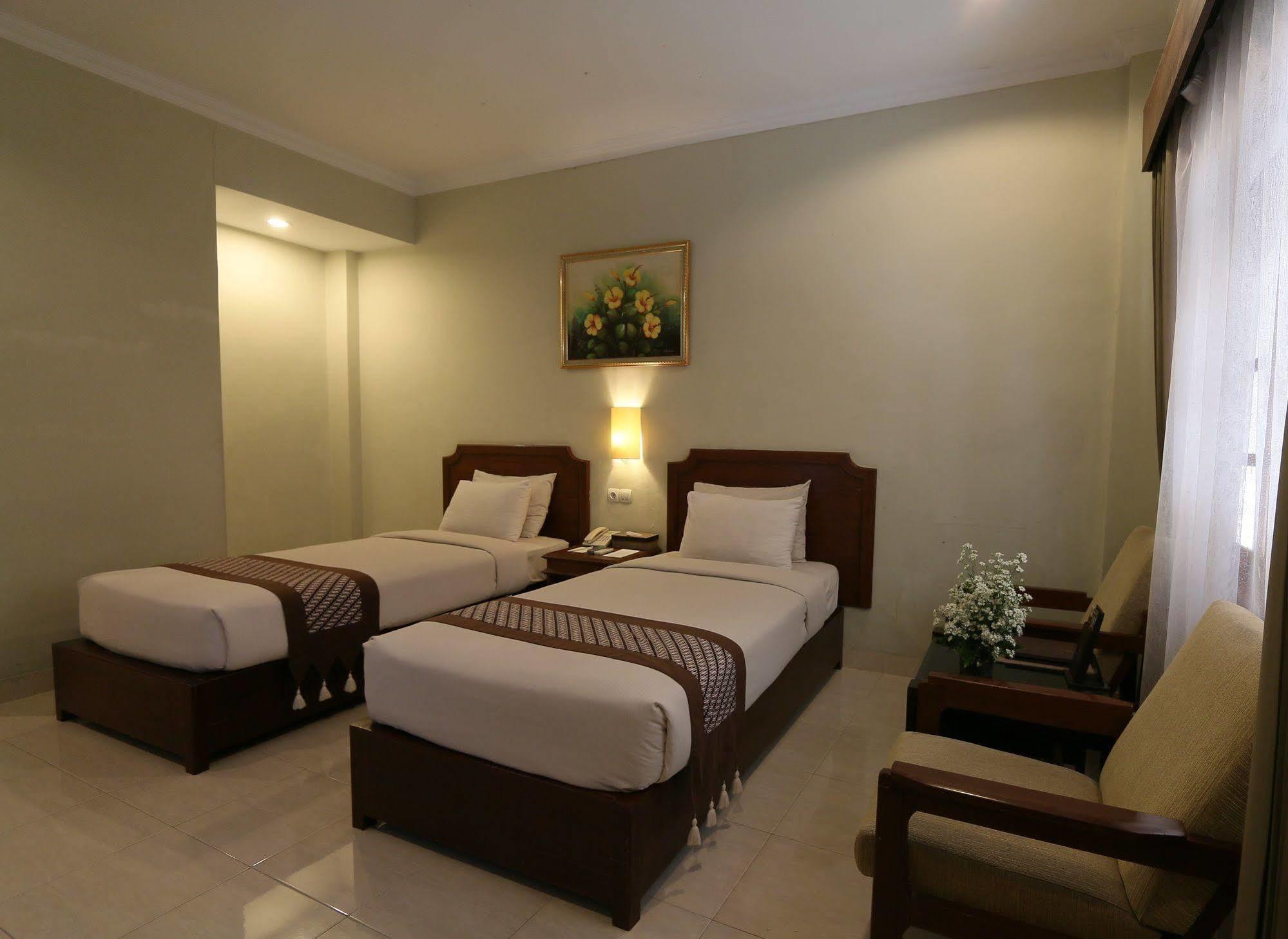 Cakra Kembang Hotel Kejayan Exteriér fotografie